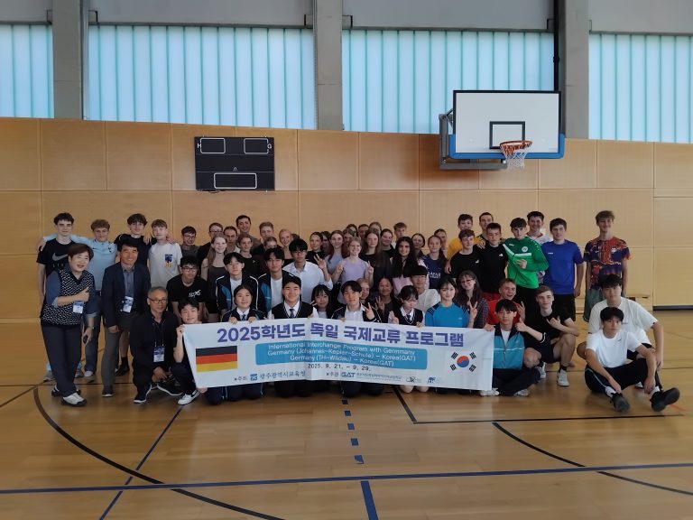 Schülerinnen und Schüler aus Südkorea auf Stippvisite am Kepler